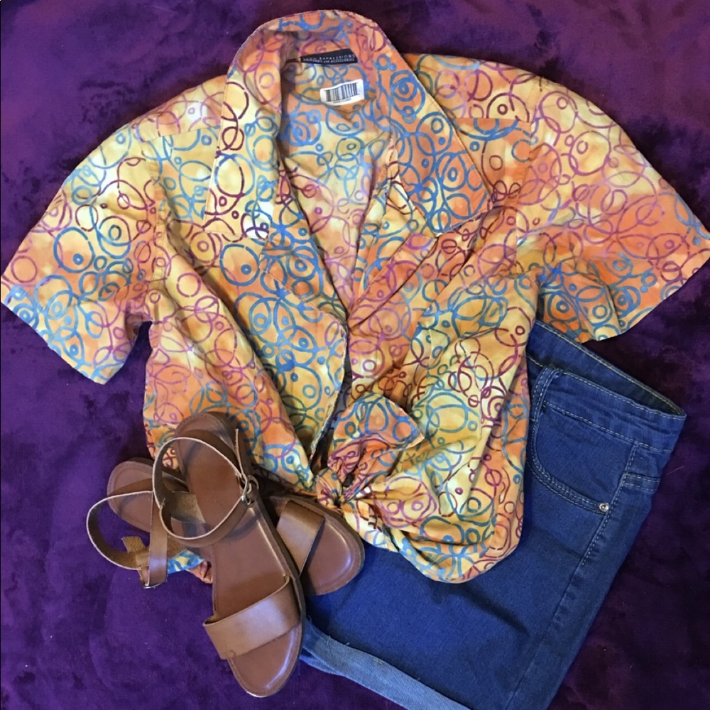 Vintage patterned button-up! 🧡💛🧡